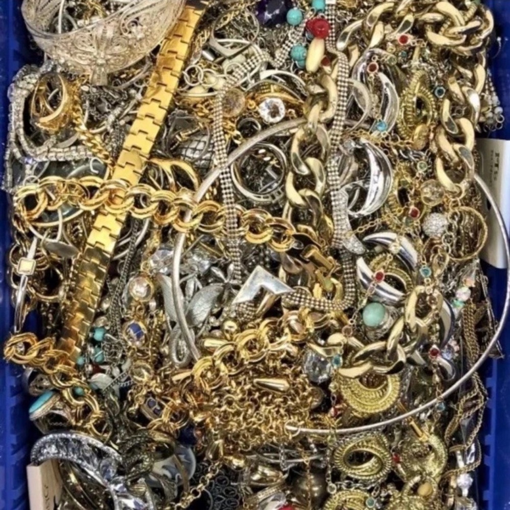 CHAIN GANG DROP ⚜️ 5-Piece Gold + Silver Chains (All Wearable •some w/ pendants) - Picture 6 of 9